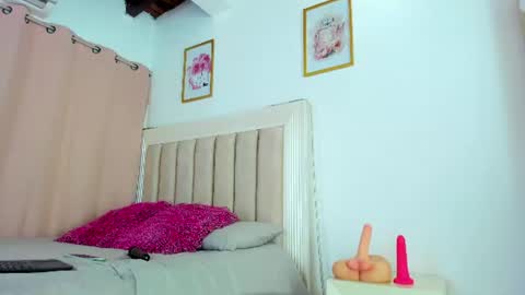 Snapshot of latinabeautifull chatting on 07-19-26, 12:25 FABIANA online show from 07-19-26, 12:25