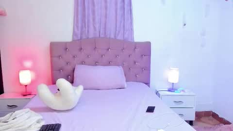 Snapshot of latinabombsheell chatting on 11-11-25, 07:19 Martina online show from 11-11-25, 07:19