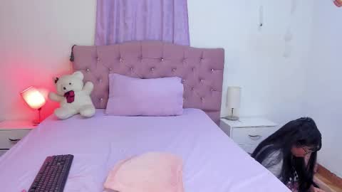 Snapshot of latinabombsheell chatting on 11-14-25, 08:46 Martina online show from 11-14-25, 08:46