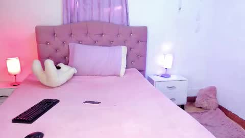 Snapshot of latinabombsheell chatting on 11-20-25, 07:02 Martina online show from 11-20-25, 07:02