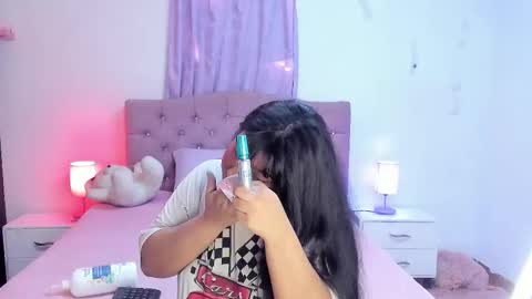 Snapshot of latinabombsheell chatting on 11-23-25, 05:46 Martina online show from 11-23-25, 05:46