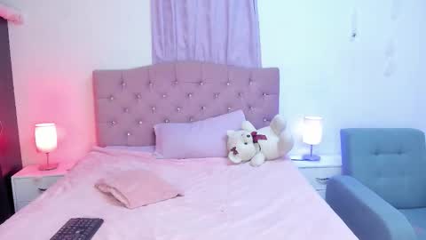 Snapshot of latinabombsheell chatting on 11-27-25, 09:17 Martina online show from 11-27-25, 09:17