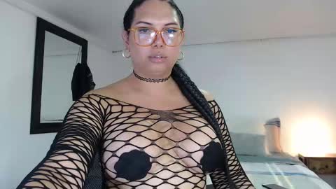 Snapshot of latinaflower_ts chatting on 11-02-25, 04:20 FLOR SALVAJE online show from 11-02-25, 04:20