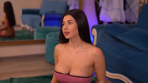 Snapshot of latinaloco chatting on 03-10-25, 06:23 Latina online show from 03-10-25, 06:23