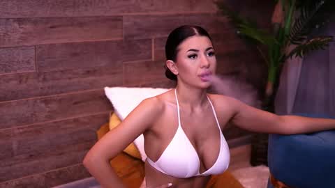 Snapshot of latinaloco chatting on 10-05-25, 05:00 Latina online show from 10-05-25, 05:00