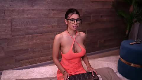 Snapshot of latinaloco chatting on 10-13-25, 04:51 Latina online show from 10-13-25, 04:51