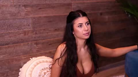 Snapshot of latinaloco chatting on 10-28-25, 06:54 Latina online show from 10-28-25, 06:54