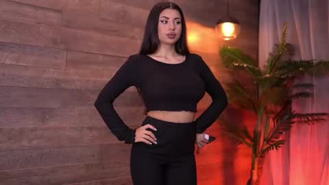 Snapshot of latinaloco chatting on 10-30-25, 05:57 Latina online show from 10-30-25, 05:57