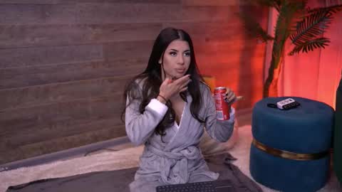 Snapshot of latinaloco chatting on 11-11-25, 05:57 Latina online show from 11-11-25, 05:57