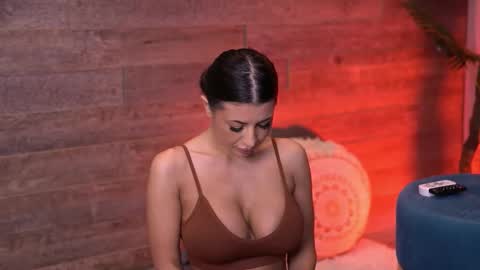 Snapshot of latinaloco chatting on 11-20-25, 07:02 Latina online show from 11-20-25, 07:02