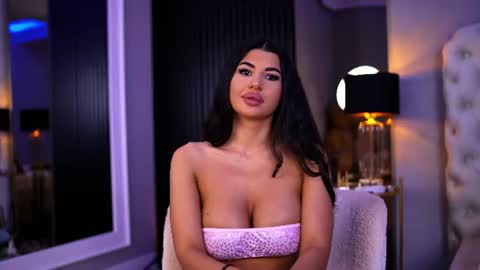 Snapshot of latinaloco chatting on 06-26-26, 06:12 Latina online show from 06-26-26, 06:12