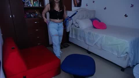 Snapshot of latinasexy_001 chatting on 11-15-25, 07:54 LORENA online show from 11-15-25, 07:54