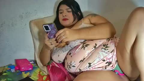 Snapshot of latincurvy1992 chatting on 09-30-25, 04:17 latincurvy1992 online show from 09-30-25, 04:17