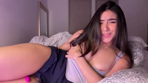 Snapshot of latinella chatting on 02-21-25, 02:06 Hi - online show from 02-21-25, 02:06
