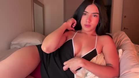 Snapshot of latinella chatting on 10-16-25, 02:34 Hi - online show from 10-16-25, 02:34