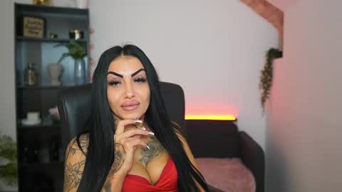 Latinella  online show from 01-13-26, 07:41