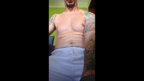 Snapshot of latinheat95 chatting on 12-21-25, 05:09 latinheat95 online show from 12-21-25, 05:09