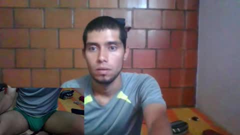 Snapshot of latinmansmoking chatting on 10-08-25, 12:30 latinmansmoking online show from 10-08-25, 12:30