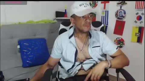 Snapshot of latinmartin254 chatting on 06-29-26, 04:40 latinmartin254 online show from 06-29-26, 04:40