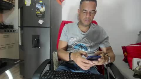 Snapshot of latinmartin73 chatting on 12-28-24, 06:40 latinmartin73 online show from 12-28-24, 06:40