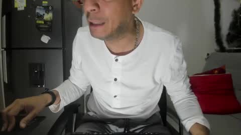 Snapshot of latinmartin73 chatting on 12-30-24, 01:48 latinmartin73 online show from 12-30-24, 01:48