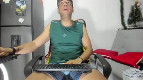 Snapshot of latinmartin73 chatting on 01-08-25, 03:19 latinmartin73 online show from 01-08-25, 03:19