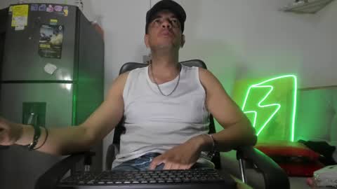 Snapshot of latinmartin73 chatting on 01-16-25, 02:30 latinmartin73 online show from 01-16-25, 02:30