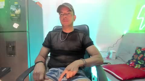 Snapshot of latinmartin73 chatting on 01-19-25, 02:49 latinmartin73 online show from 01-19-25, 02:49