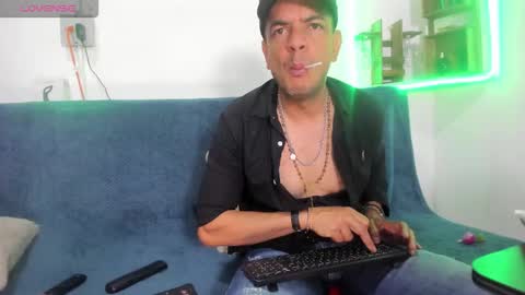 Snapshot of latinmartin73 chatting on 01-26-25, 02:56 latinmartin73 online show from 01-26-25, 02:56
