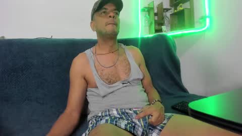 Snapshot of latinmartin73 chatting on 03-10-25, 01:45 latinmartin73 online show from 03-10-25, 01:45