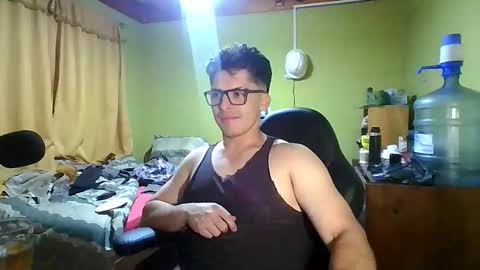 Snapshot of latinn_babe chatting on 01-15-26, 03:44 latinn_babe online show from 01-15-26, 03:44