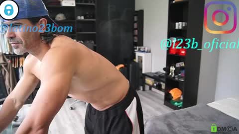 Snapshot of latino23bom chatting on 05-01-26, 11:04 sam online show from 05-01-26, 11:04