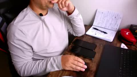 Snapshot of latino8484 chatting on 11-12-25, 09:10 latino8484 online show from 11-12-25, 09:10