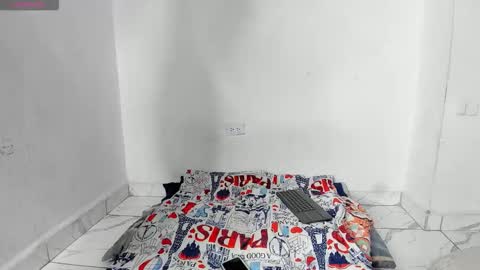 Snapshot of latinos_couples chatting on 03-19-26, 03:21 James and Sara online show from 03-19-26, 03:21