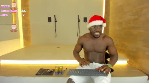 Snapshot of latrellx7 chatting on 12-21-24, 12:38 LEANDRO online show from 12-21-24, 12:38