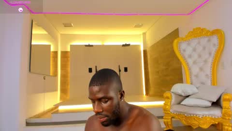 Snapshot of latrellx7 chatting on 12-30-24, 06:16 LEANDRO online show from 12-30-24, 06:16