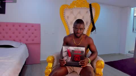 Snapshot of latrellx7 chatting on 01-05-25, 12:42 LEANDRO online show from 01-05-25, 12:42