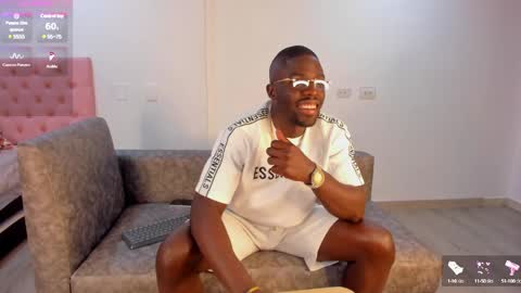 Snapshot of latrellx7 chatting on 01-18-25, 11:54 LEANDRO online show from 01-18-25, 11:54