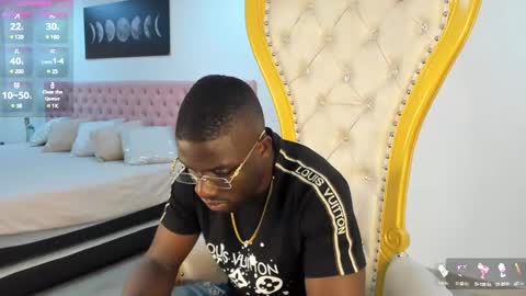 Snapshot of latrellx7 chatting on 01-20-25, 12:07 LEANDRO online show from 01-20-25, 12:07