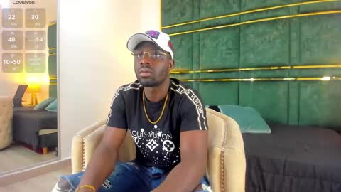 Snapshot of latrellx7 chatting on 01-29-25, 10:27 LEANDRO online show from 01-29-25, 10:27