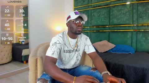 Snapshot of latrellx7 chatting on 02-05-25, 11:02 LEANDRO online show from 02-05-25, 11:02