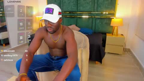 Snapshot of latrellx7 chatting on 02-05-25, 02:05 LEANDRO online show from 02-05-25, 02:05