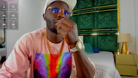 Snapshot of latrellx7 chatting on 02-10-25, 11:46 LEANDRO online show from 02-10-25, 11:46