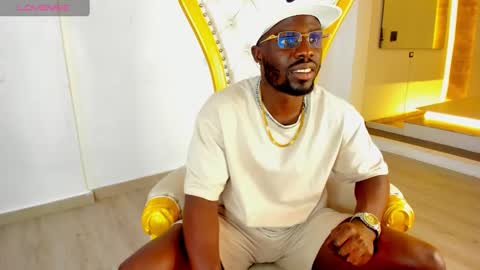 Snapshot of latrellx7 chatting on 02-18-25, 11:44 LEANDRO online show from 02-18-25, 11:44