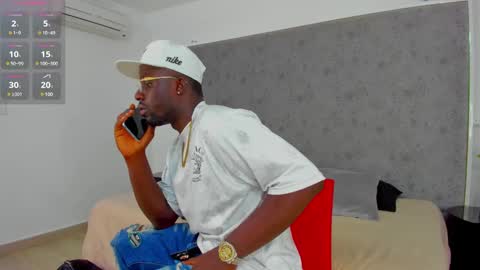 Snapshot of latrellx7 chatting on 02-27-25, 11:41 LEANDRO online show from 02-27-25, 11:41