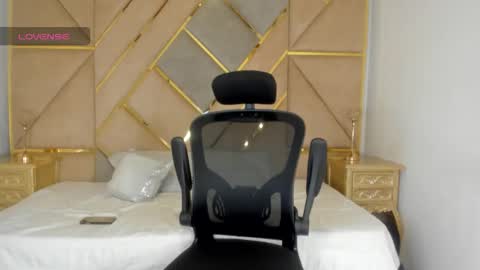 Snapshot of latrellx7 chatting on 10-26-25, 02:06 LEANDRO online show from 10-26-25, 02:06