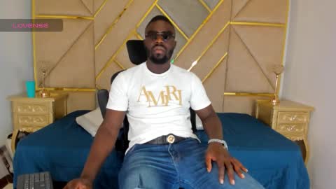 Snapshot of latrellx7 chatting on 10-27-25, 03:10 LEANDRO online show from 10-27-25, 03:10