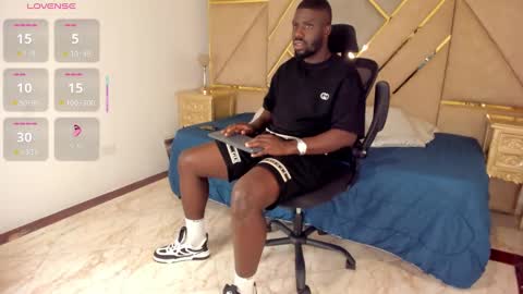 Snapshot of latrellx7 chatting on 10-28-25, 12:36 LEANDRO online show from 10-28-25, 12:36