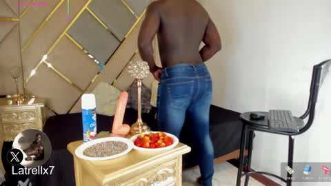 Snapshot of latrellx7 chatting on 11-05-25, 03:06 LEANDRO online show from 11-05-25, 03:06