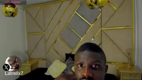 Snapshot of latrellx7 chatting on 11-15-25, 01:47 LEANDRO online show from 11-15-25, 01:47